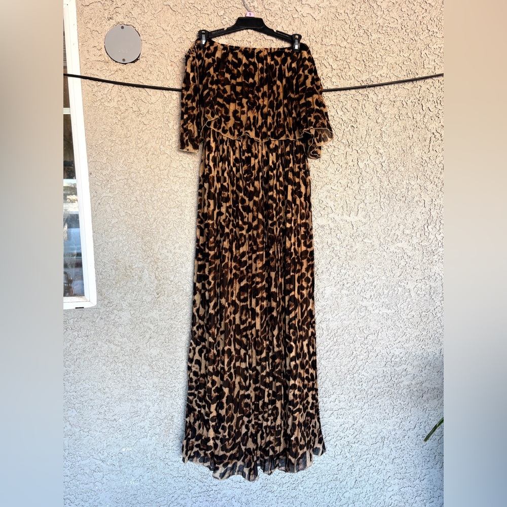 Elegant Leopard Print Off-Shoulder Maxi Dress